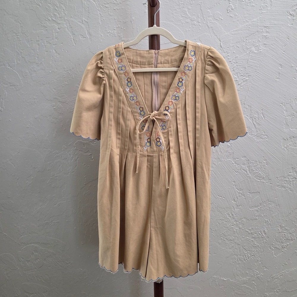 R96. Embroidered‎ Floral Romper Scalloped Hem